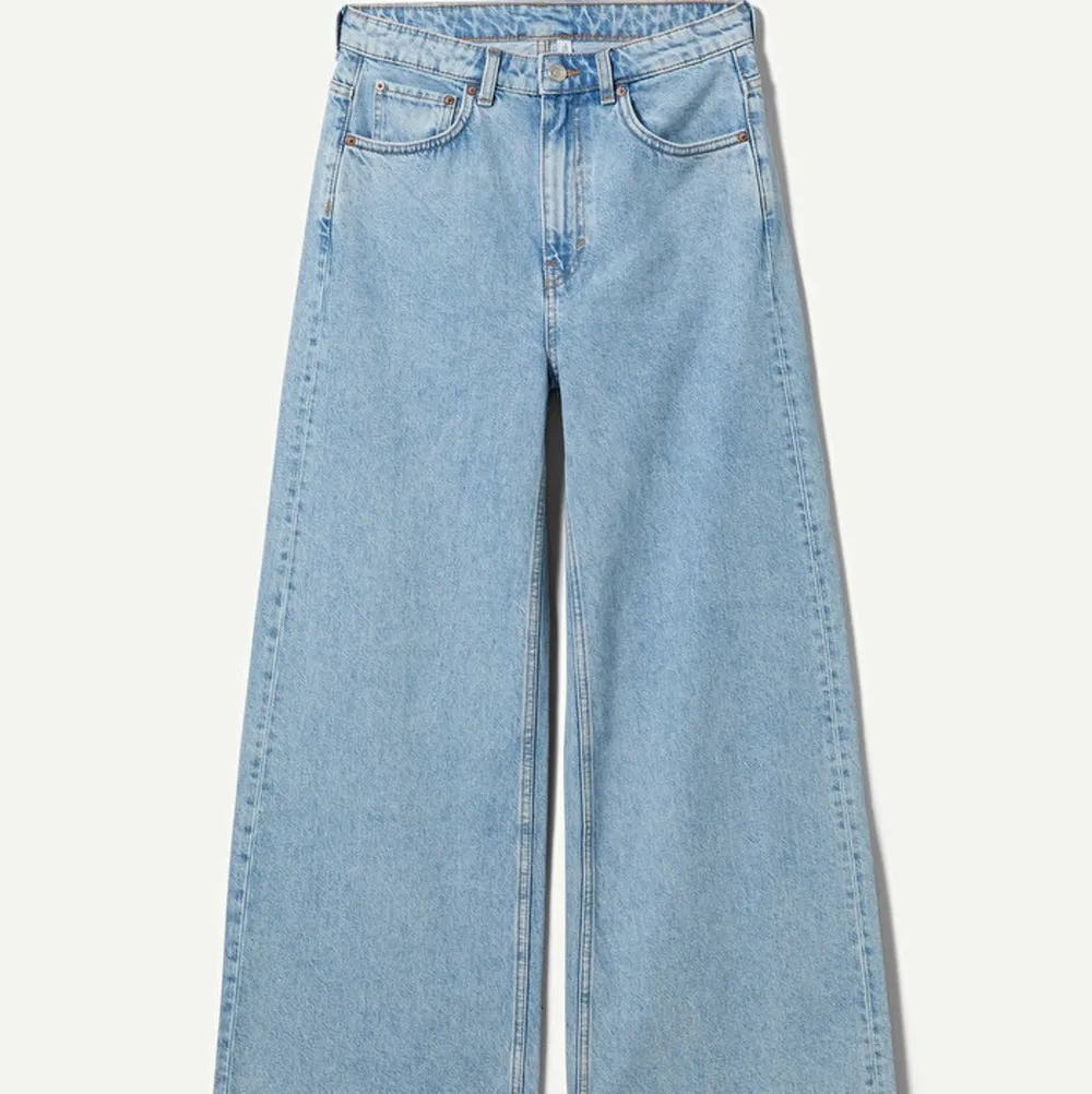 Vida Blåa weekday jeans i modellen Ace!!           Storlek: W24 L30. Jeans & Byxor.