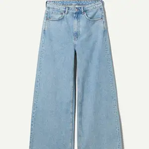 Vida Blåa weekday jeans i modellen Ace!!           Storlek: W24 L30