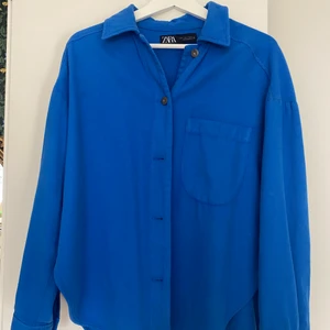 Zara Skjortjacka  - Inköpt förra sommaren, kom till använding några fåtal gånger. Fint skick. Stl S köparen står för frakten.💗