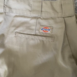 Dickies - Nästan aldrig använda och är som nya. Skriv privat för mer bilder eller mått💕