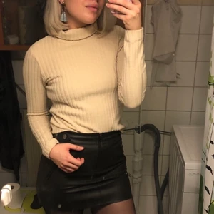 Tröja från Gina tricot  - Enkel, bredribbad tröja med krage från Gina Tricot 🧡