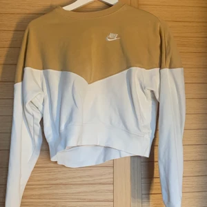Nike tröja  stl s - Nike tröja, bra skick. Storlek s. 80kr+frakt 