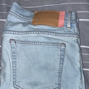 Acne studios jeans - Acne jeans passar både killar och tjejer. Helt oanvända.
