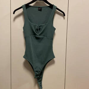 Grön body - Grön body från Gina i fint skick😊