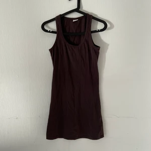 brun klänning  - skön klänning/lång topp som köptes på second hand💕 skriv för mer bilder