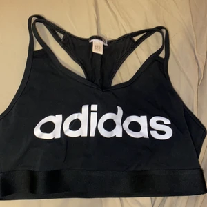 Adidas tränings BH - Storlek S/M 