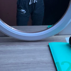 Nike Joggebukse, strl M - Passer også strl S, har ett lite hull som ikke synes når man går.