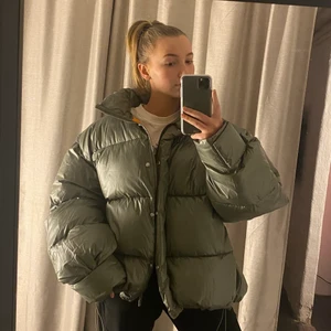 Hm jacka - Jacka från hm, aldrig använd! Går inte att få tag på längre då den är slutsåld, nypris: 1500kr