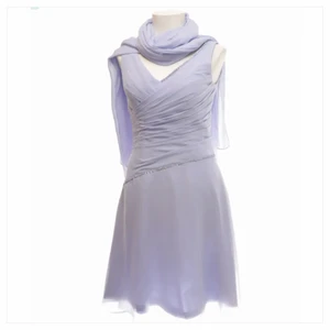 Aftonklänning! - Sjukt sjukt sjukt fin som var för liten för mig så därför säljer jag den. Figursydd och sitter som en smäck! Det står storlek M men definitivt en storlek S.