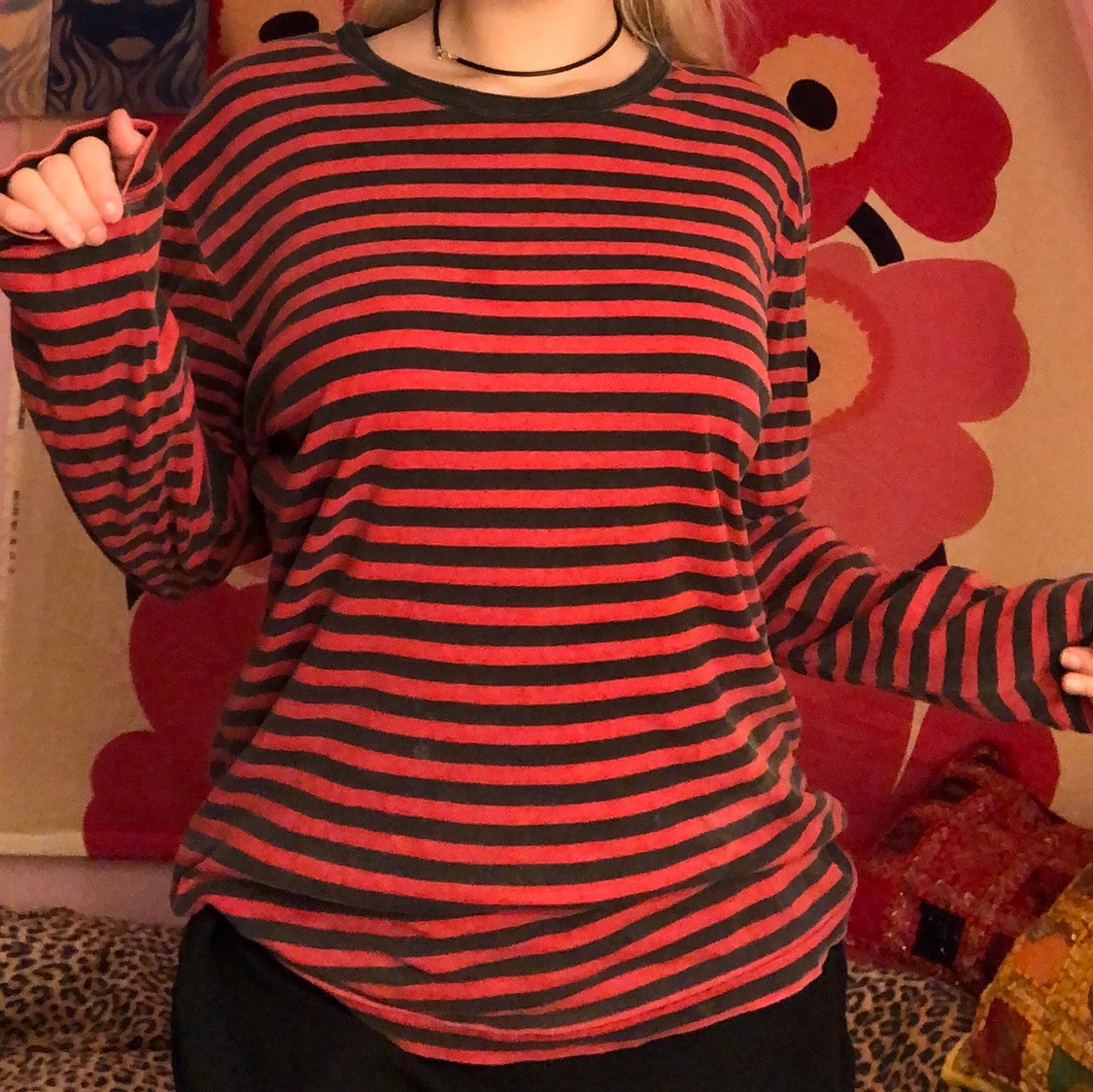 Röd och svart randig tröja - 90