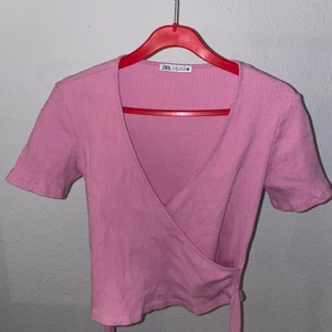Rosa topp från zara - Knyter runt magen/ryggen 