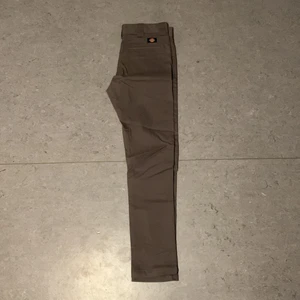 Dickies byxor - Beiga dickies byxor i storlek 32x32. Superbra skick. Skriv om det är något du undrar om