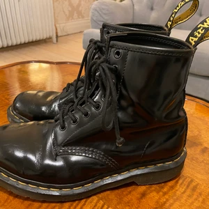 Dr Martens st. 39 Kängor - Fina Dr Martens i st. 39 Fint skick. 1 år gamla
