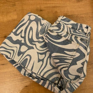 Jeans - Fina vida jeans i superbra skick! Använd endast några få gånger eftersom de är lite för långa för mig som är 161🤍 köparen står för frakt❤️‍🩹