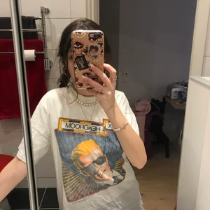 Vintage graphic tee - Ascool Vintage graphic tee! Max Headroom tryck, ett TV program från sent 80-tal. Välanvänd och lite urtvättad men trycket är i fint skick!! Hämtas slussen eller postas!