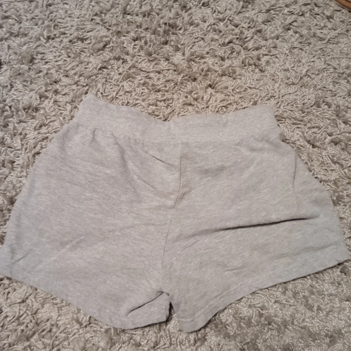 Gråa mjukisshorts med trycket "Summer feeling - 90