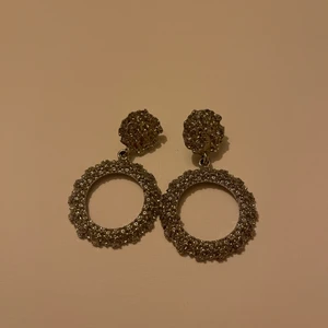 Örhängen  - Säljer ett par örhängen. 