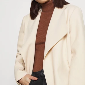 Vit super snygg helt ny kavaj  - Splitter ny super fin vit kavaj