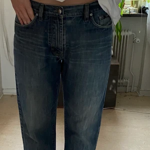 Lågmidjade jeans  - Lågmidjade jeans från Hugo Boss. Supersköna och i toppskick. Bara att höra av sig vid frågor och funderingar!🥰