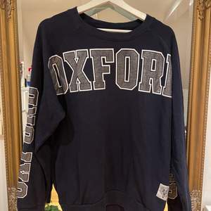super gos oxford oversized tröja ifrån Pink, limited edition. Använd men fint skick!!❤️❤️