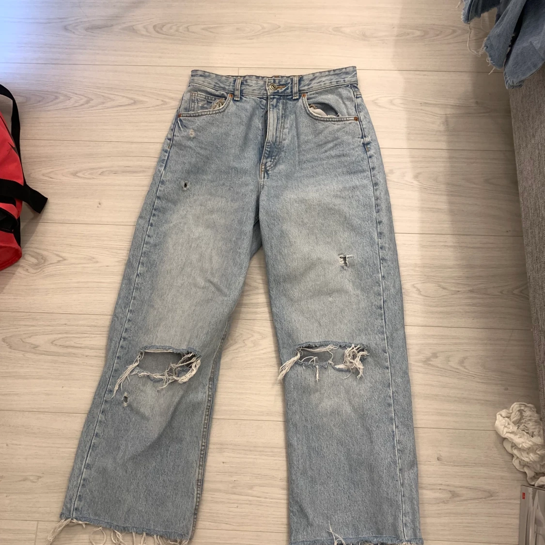 Ljusa håliga jeans från Zara