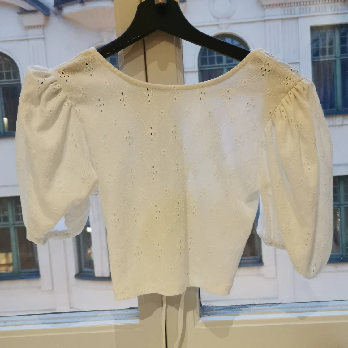 Puff sleeve with open back - 91