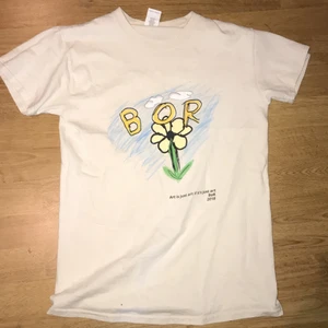 Brand Of Roses Tshirt. - Köpt för länge sen. Knappt använd. Slutsåld. Betalning sker på swish. Köpare står för frakt