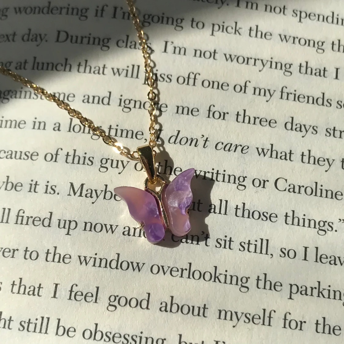 Rosa/lila fjärils halsband 