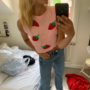 Stickadtopp i strl xs - Säljer denna söta sommartopp som är stickad💗💘💘💘strl xs