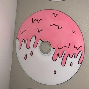 Målade Cd-skivor!! - Jag kan måla cd-skivor i valfritt motiv till billigt pris!! Cd-skivorna på bilderna går att köpa. Priserna är 1 för 39kr 2 för 60 3 för 80