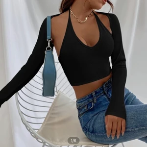 Shein tröja  - Jättefin tvådelade tröja!! Råkade beställa 3 styckna av samma, har båda i svart och vit, hur fin som helst. Storlek M, inte använt ligger kvar i förpackning!! Ordinarie pris 139kr 