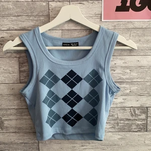 Topp - Säljer en skit snygg topp från shein. 😍😍 (OANVÄND)