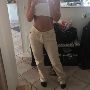 Låg midjade Levis jeans  - Skit snygga Levis jeans i bra skick, köpta för 1200, buda!!