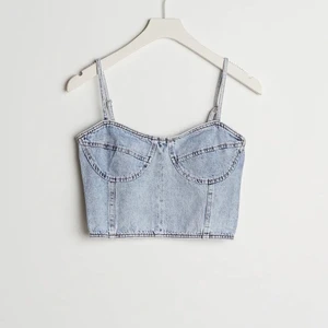 Oanvänd topp - Jättefin och trendig jeanstopp köpt på Gina för ett bra tag sedan men kom aldrig till användning då den var något förliten för mig☺️ frakt tillkommer! 