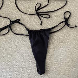 String Bikini underdel från missguided. Helt ny, aldrig använd. Säljer pga fel storlek. Köparen står för frakt på 12 kr. 