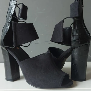 By nelly new  - Helt nya,endast testade. St 37