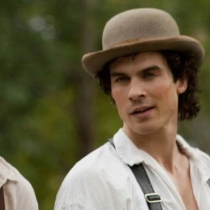 Kärleksbrev från Damon Salvatore❤️🧛 - Här är en liten sneakpeak av ett brev jag skrev från Damon Salvatore. 🧛Detta brevet är skrivet utifrån att ni har varit ihop och han saknar dig. 😱 Du kan köpa detta brevet direkt eller så kan du skriva till mig ifall du har förfrågan om en annan karaktär!💖💖💖 I brevet ingår: 2 sidor långt brev, torkade blommor, stämplade blommor etc.🌸🌸🌸