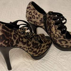 (NY) Scorett läder leopard heels peep toe - 37