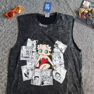 Ladies Betty Boop . Snygg oversized linne . Helt ny : )