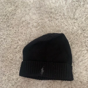 mössa - lappen är av men vet inget annat än att den är äkta. fått av en vän