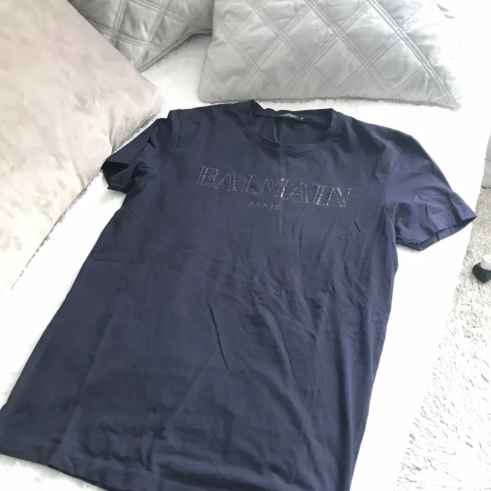 En t-shirt från Balmain Paris som inte används. I bra skick.. T-shirts.