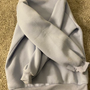 Blå sweatshirt - En blå sweatshirt i bra skick aldrig använts!!!