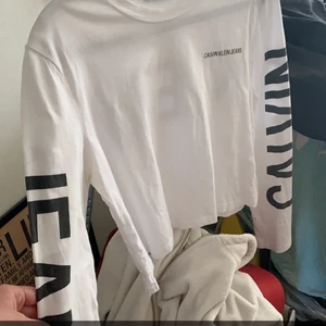 calvin klein tröja - fint skick, inga fläckar eller hål