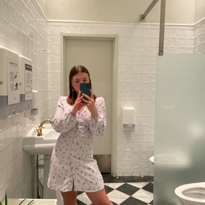 Klänning - Jättefin klänning som enbart kommit till användning 1 gång. 