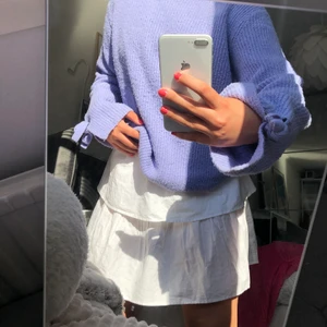 Vit volangkjol - En vit volangkjol som jag nu valt att sälja då jag inte vill ha den längre💓 Aldrig använd men superfin💓 Först till kvarn