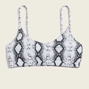 S / M 50kr  - Aldrig använd, skönt material, bara att skriva om ni har frågor, storlek S/ M pris 50kr ✨köparen står för frakten✨