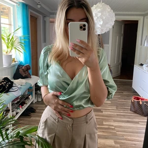 Bikbok Topp St M - Knappt använd super fin topp som inte kommer till användning. Kan skickas som spårbart men kostar lite mer. 