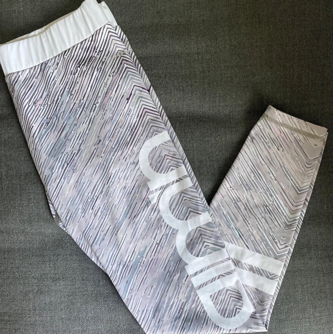 Träningstights från Aimn i storlek M