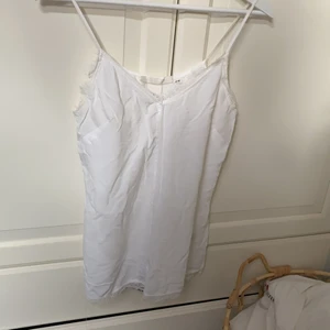 Topp från H&M - Vit topp från H&M