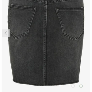 Svart jeanskjol, pieces - Svart jeanskjol från pieces, vero Moda. Använd 3-5 gånger, storlek S, nypris 299, mitt pris 149 + frakt